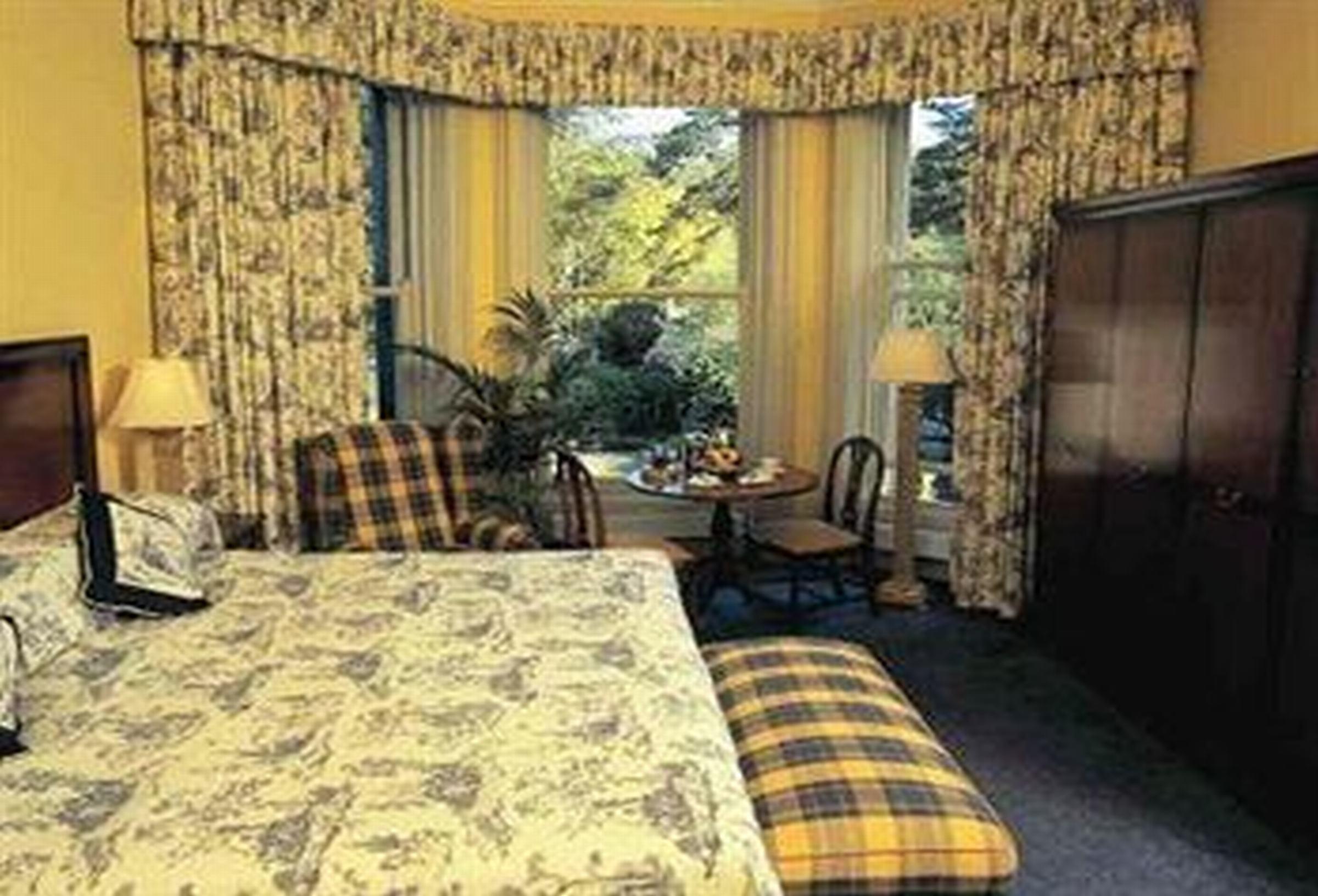 The Culloden Estate And Spa Holywood  Room photo A bedroom at the Inn